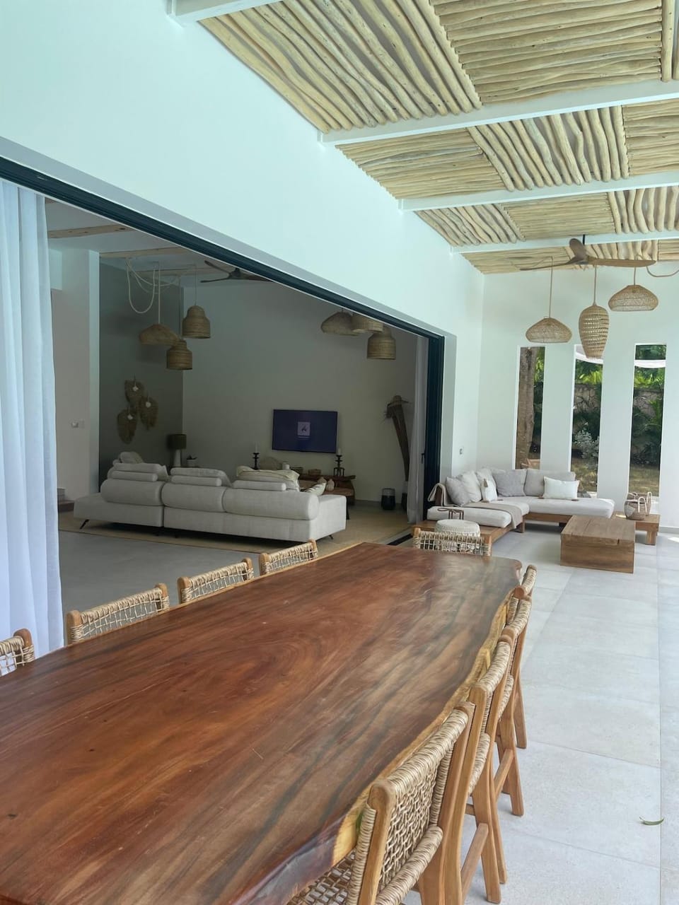 Patio, Living room