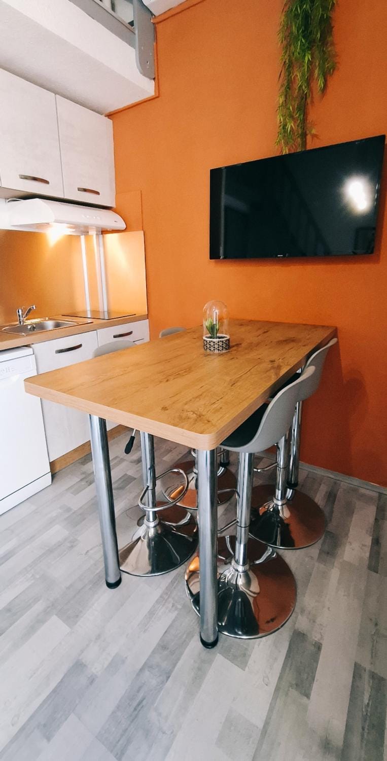 TV and multimedia, Kitchen or kitchenette, Dining area