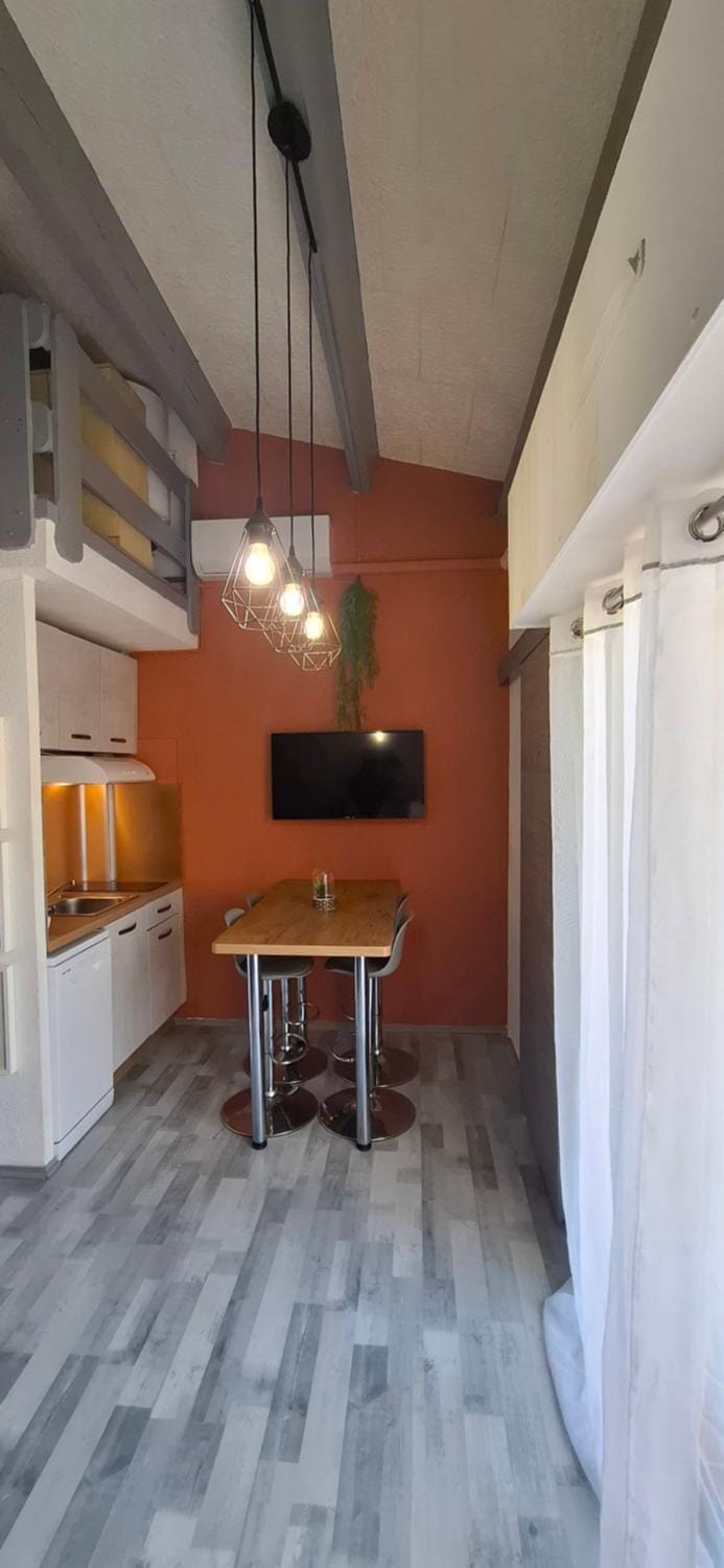 TV and multimedia, Dining area
