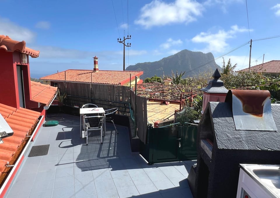 Sea & Mountain View Lombo de Cima House BBQ & Wifi Apartment in Madeira District