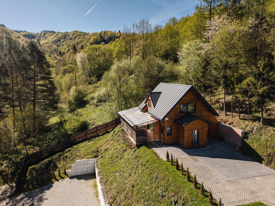 Property building, Spring, Day, Natural landscape, Mountain view
