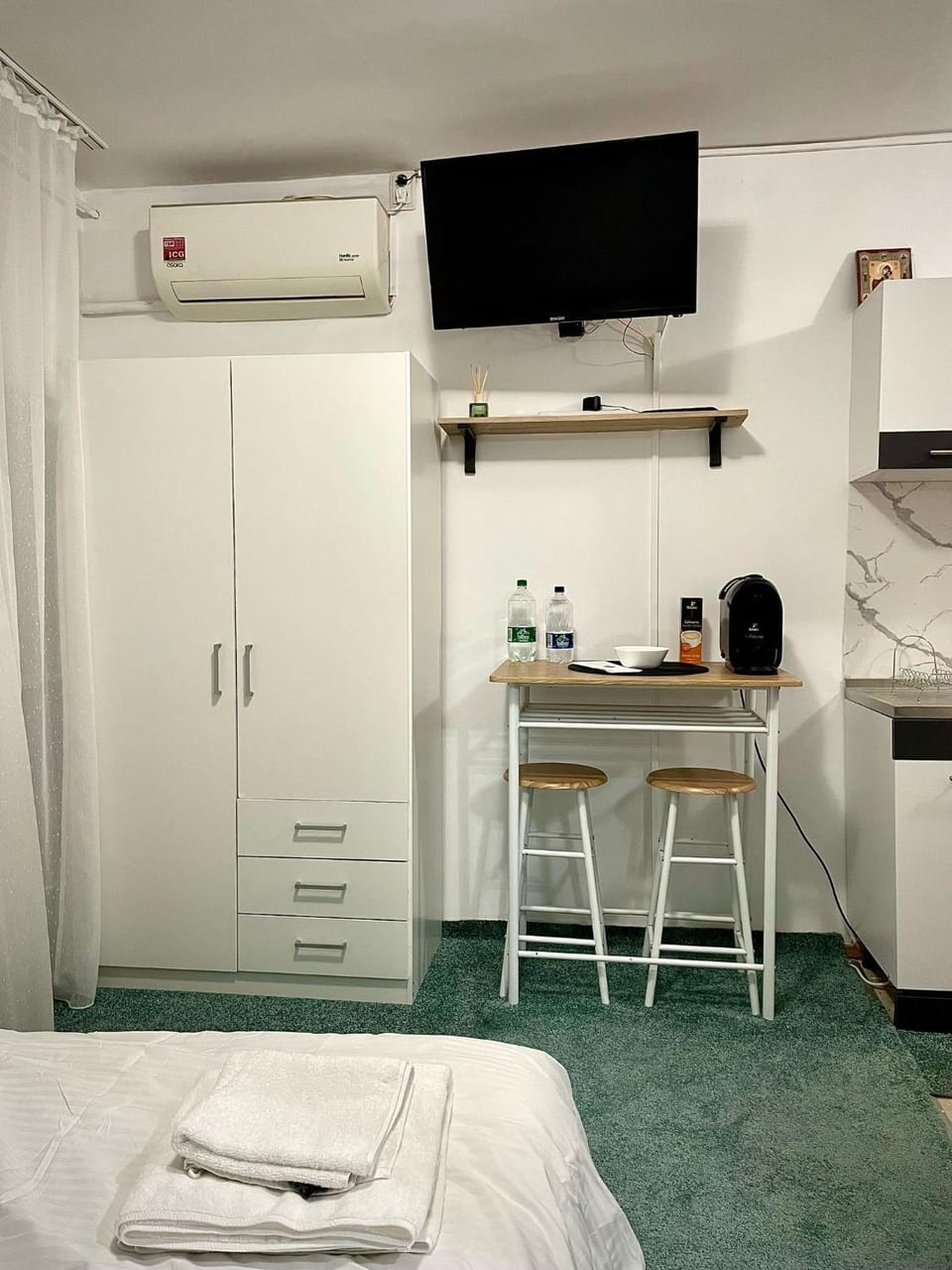 TV and multimedia, Coffee/tea facilities, air conditioner, air conditioner