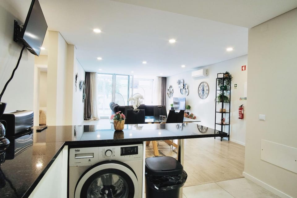 Communal lounge/ TV room, TV and multimedia, Kitchen or kitchenette, Living room, Dining area, dishwasher, washing machine