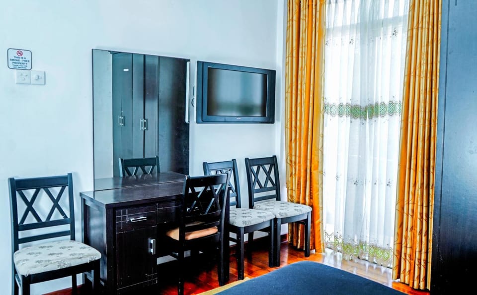 TV and multimedia, Photo of the whole room, Seating area
