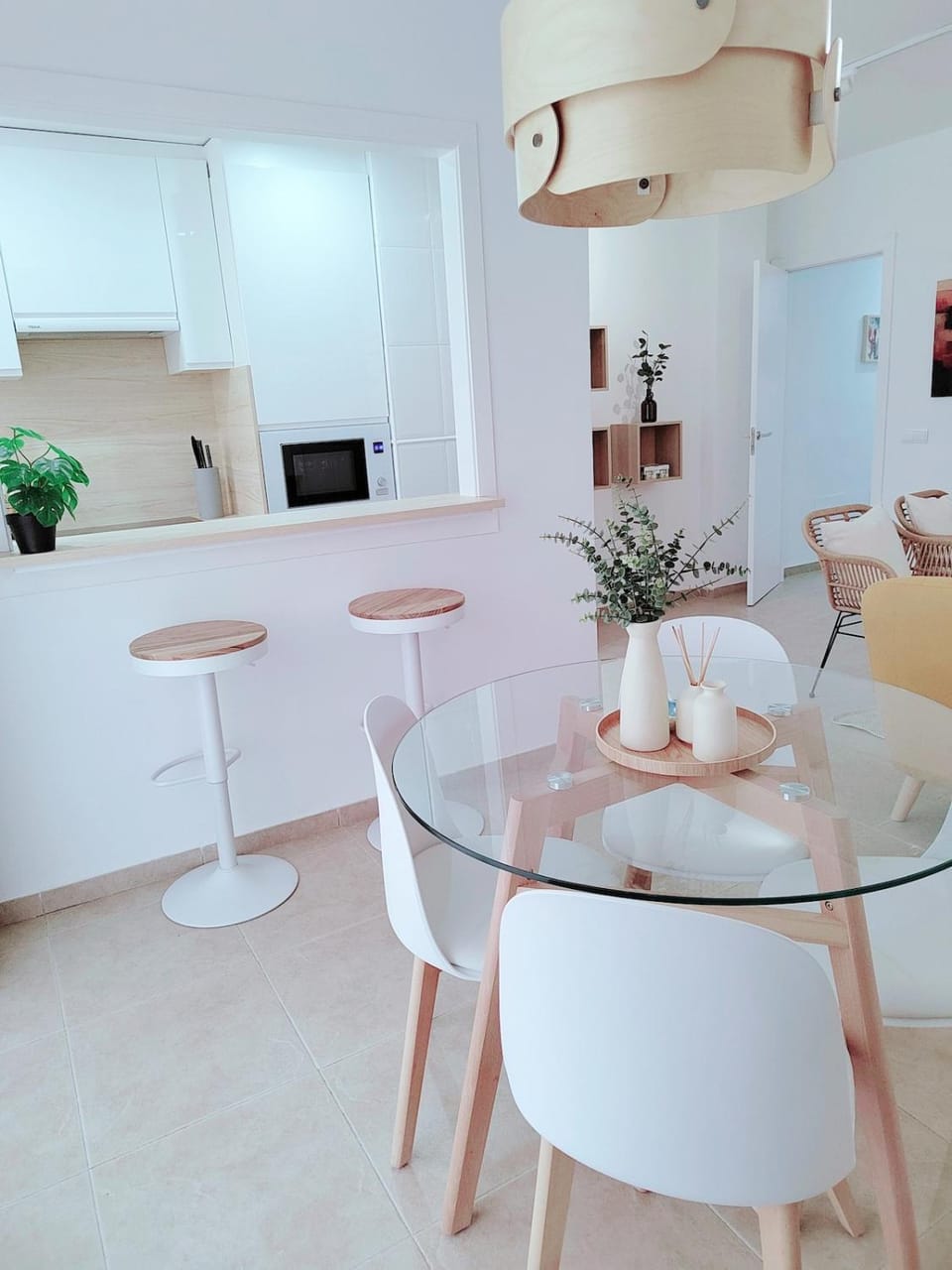 Kitchen or kitchenette, Dining area