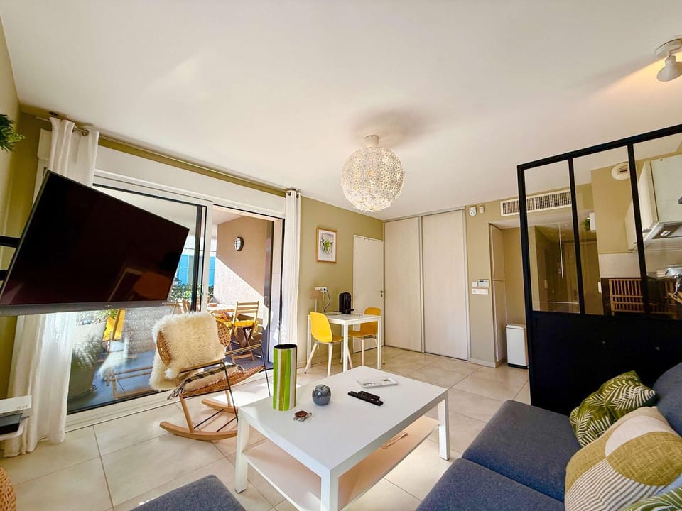 TV and multimedia, Living room, Seating area
