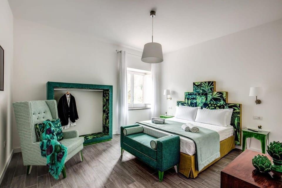 Bed, Living room, Photo of the whole room, Seating area, Bedroom, towels