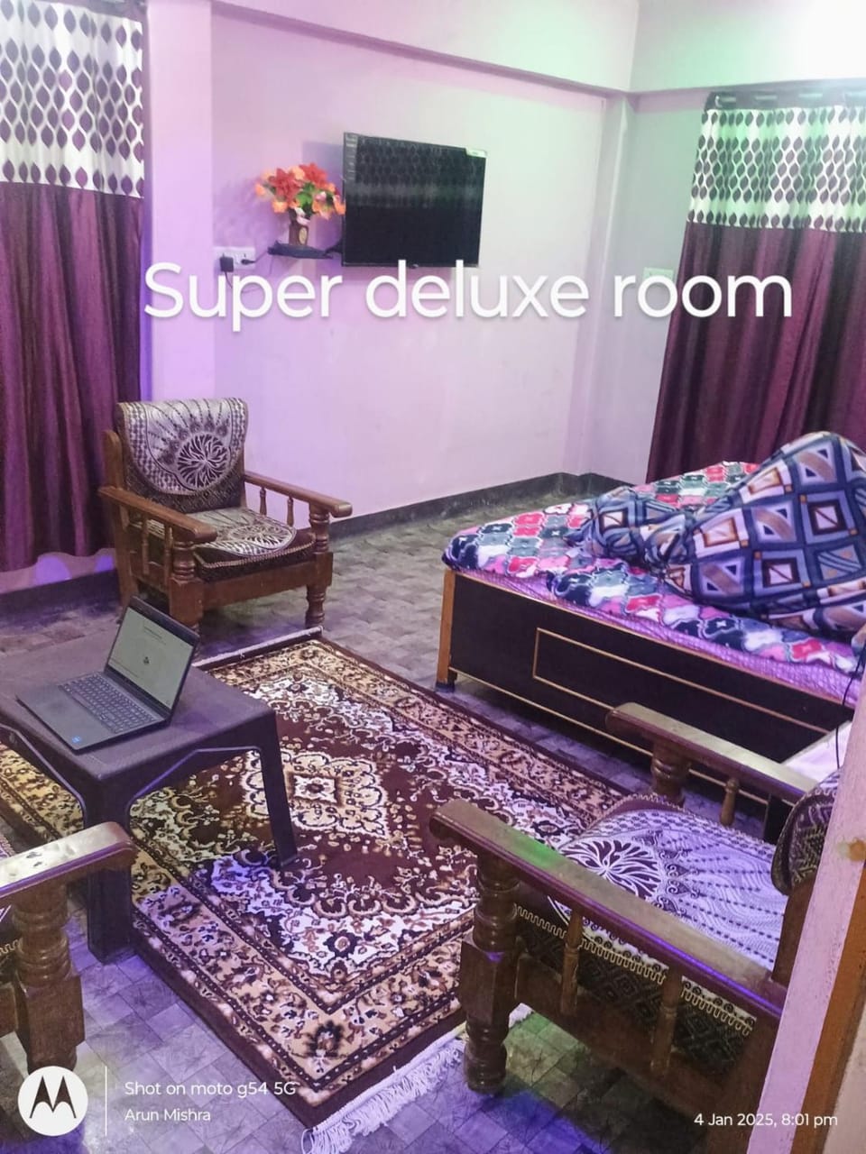 Bed, TV and multimedia, Photo of the whole room