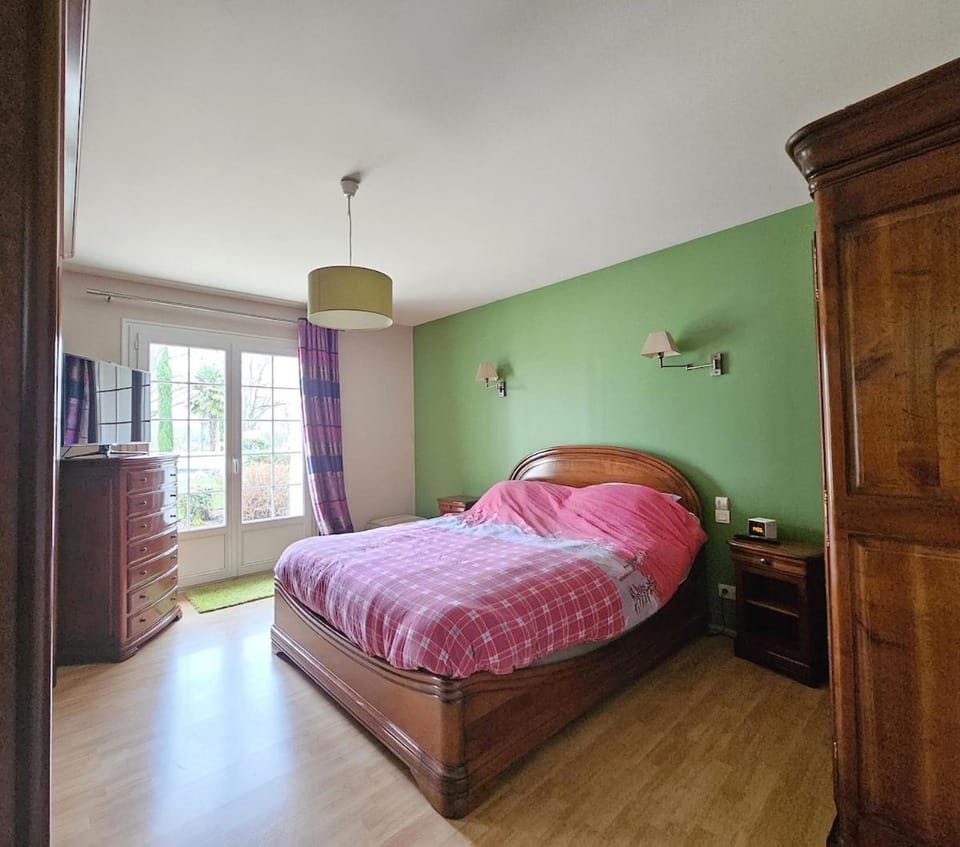 Changé d'air * 12 pers. * piscine * parking Bed and Breakfast in Centre-Val de Loire