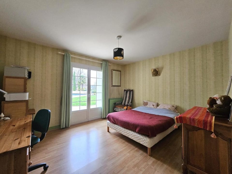 Changé d'air * 12 pers. * piscine * parking Bed and Breakfast in Centre-Val de Loire