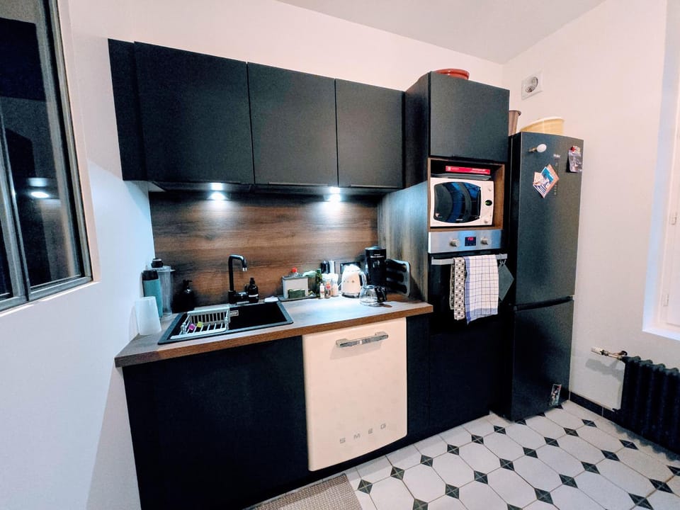 Kitchen or kitchenette