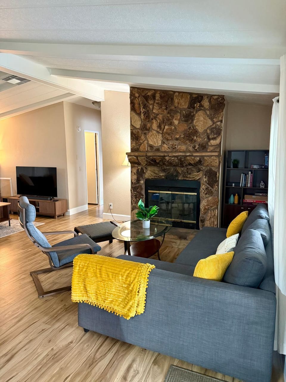 Communal lounge/ TV room, Living room, Seating area
