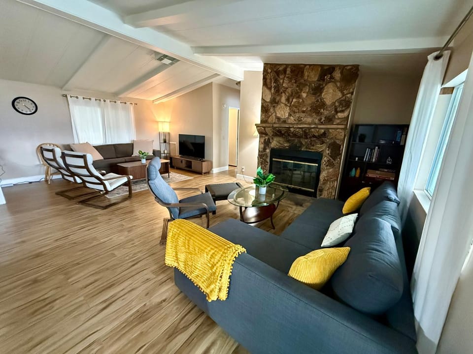 TV and multimedia, Living room, Seating area