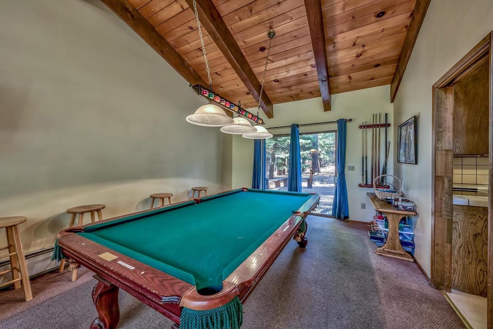 121M The Meadow Drive House in Kingsbury