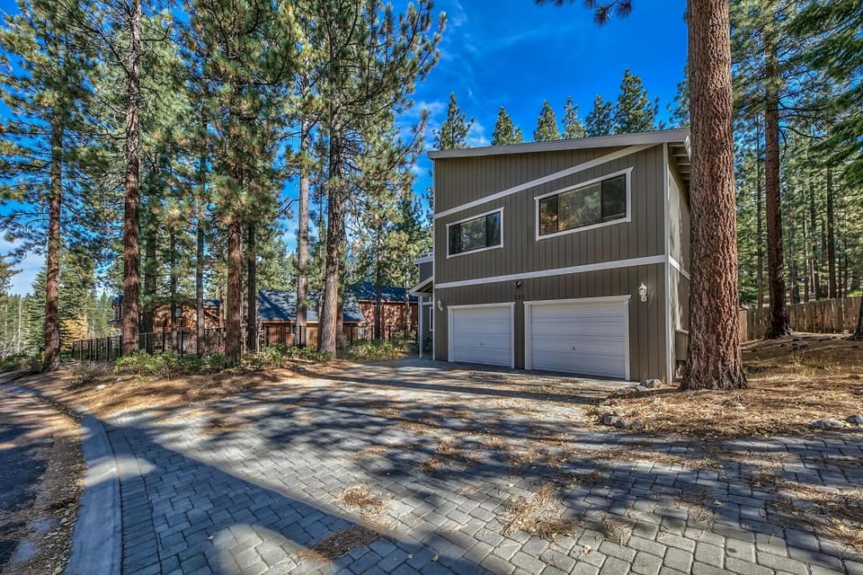 121M The Meadow Drive House in Kingsbury