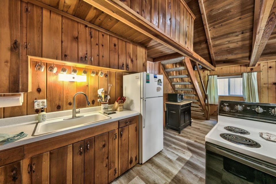 Hank Monk Chalet 2730HM House in South Lake Tahoe