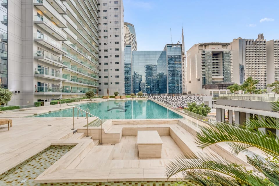 Property building, Day, City view, Pool view, Swimming pool, Swimming pool, sunbed