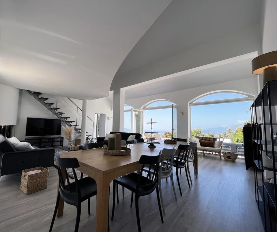 TV and multimedia, Living room, Seating area, Dining area, Sea view