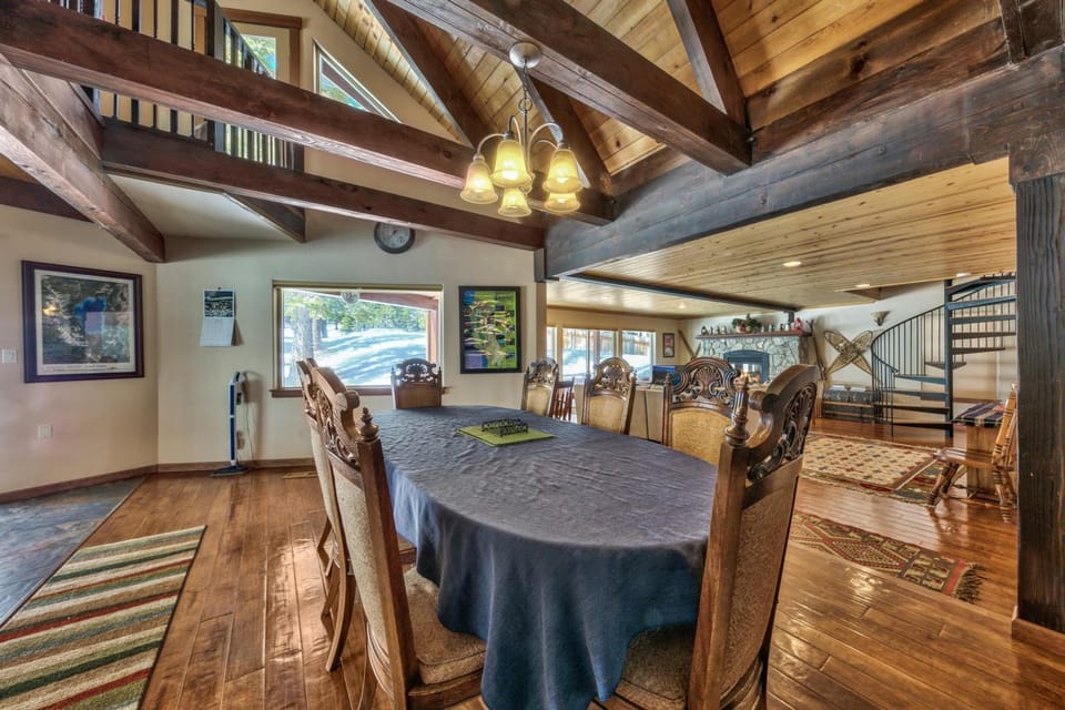 Tall Pines House in Sierra Nevada