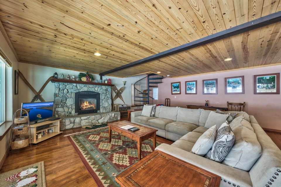 Tall Pines House in Sierra Nevada