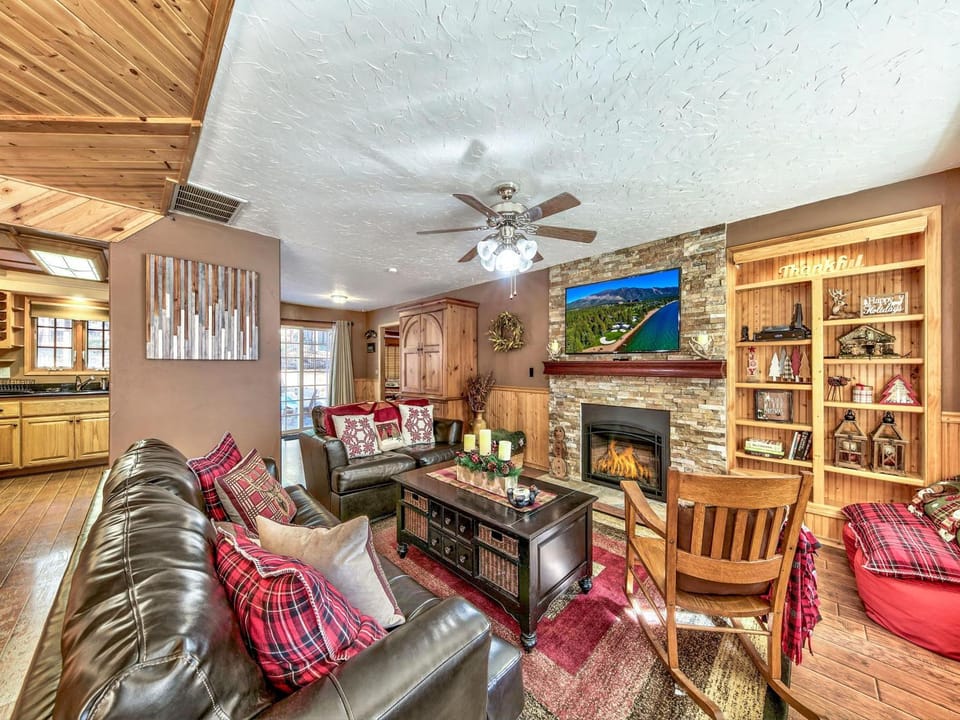 2556H Lazy Bear's Den House in South Lake Tahoe