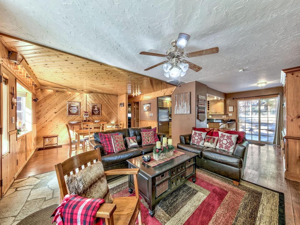 2556H Lazy Bear's Den House in South Lake Tahoe