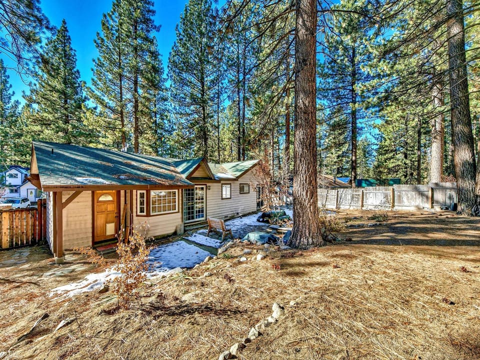 2556H Lazy Bear's Den House in South Lake Tahoe