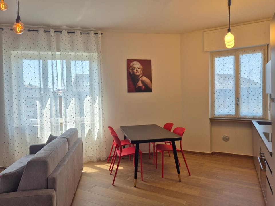 Kitchen or kitchenette, Living room, Decorative detail, Seating area, Dining area, kitchen