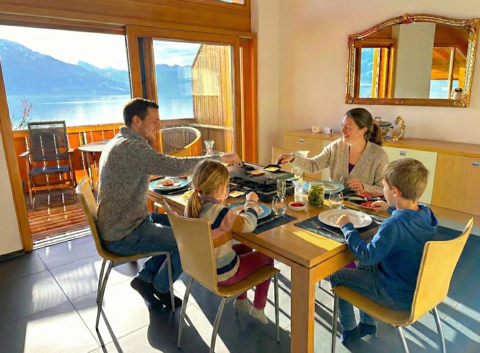 Lake Thun Alps Scenic Views and Concierge by SwissHut Apartment in Canton of Bern (Region)