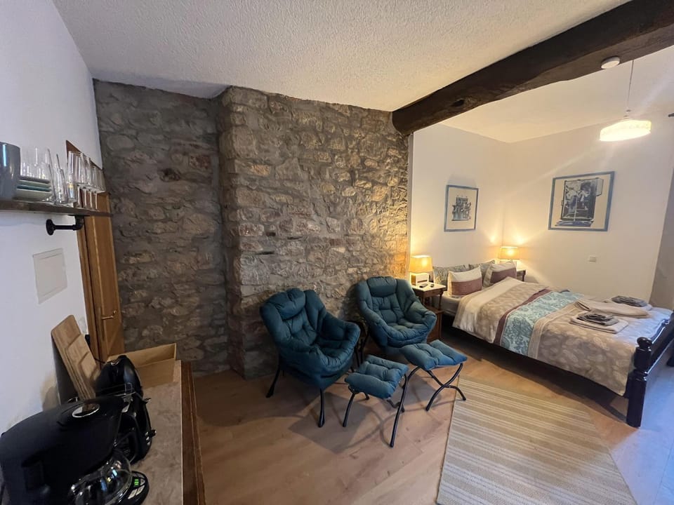 Bed, Living room, Photo of the whole room, Seating area, Bedroom