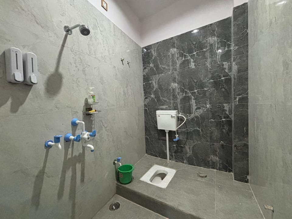 Shower, Bathroom, towels