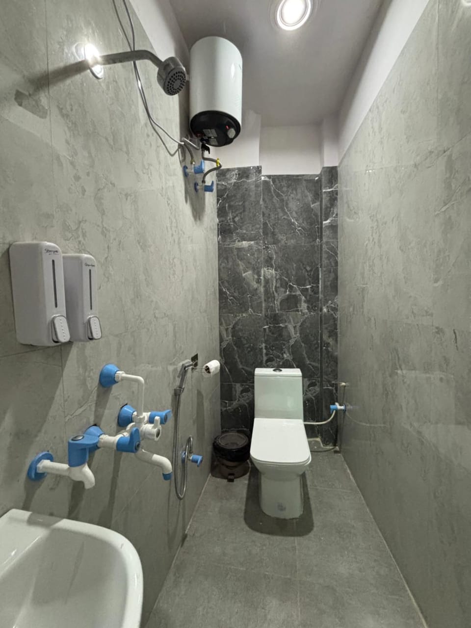 Shower, Toilet, Bathroom, towels