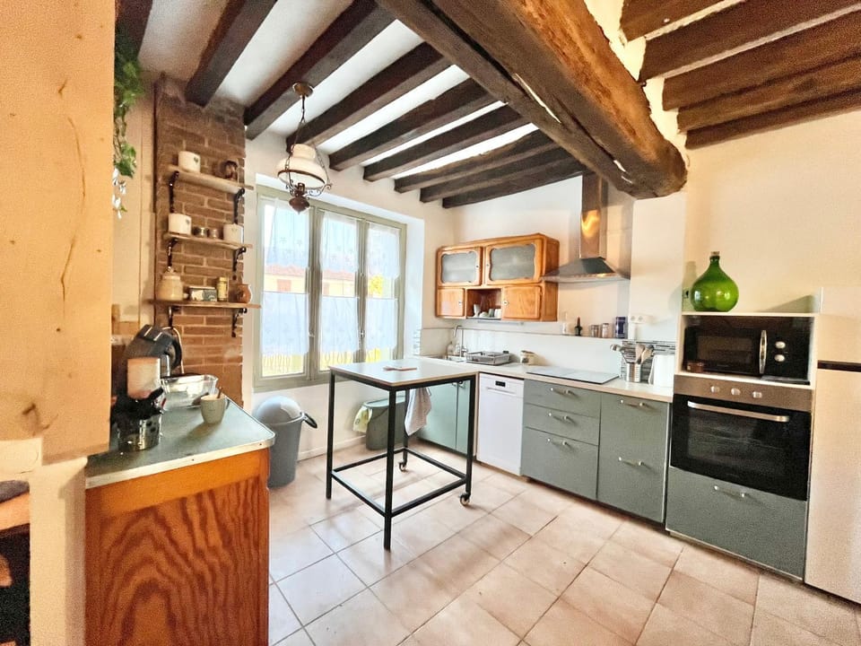 Kitchen or kitchenette, dishwasher, oven, pet friendly, stove, toaster
