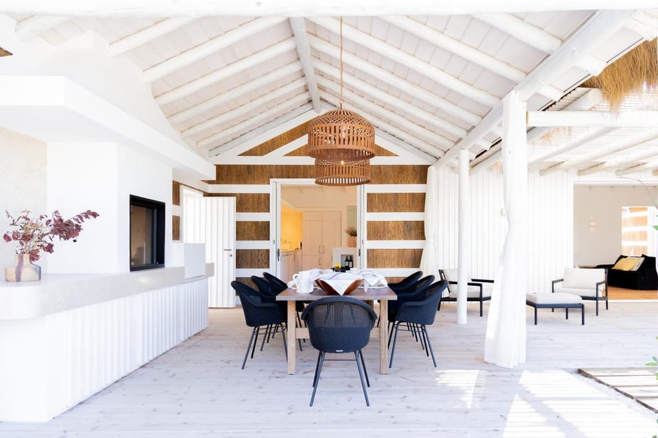 Seating area, Dining area, Evening entertainment