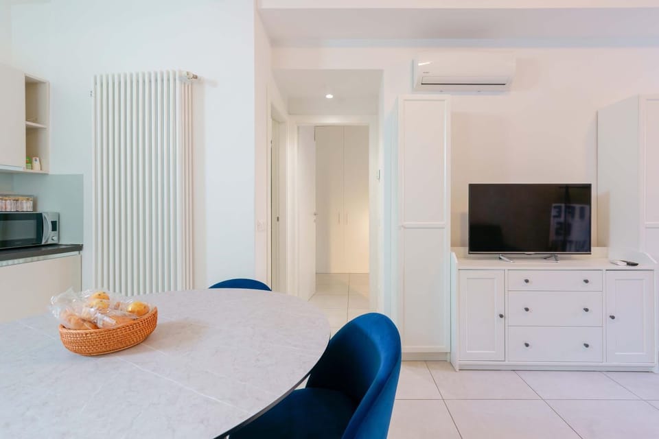 Living room, Breakfast, kitchen, air conditioner
