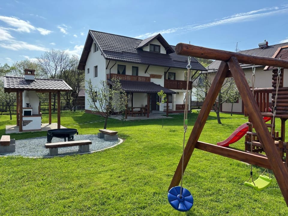 Property building, Spring, Day, Natural landscape, Children play ground, Garden, Evening entertainment