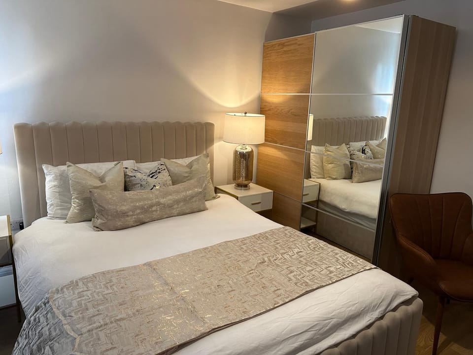 Westferry Deluxe Penthouse Apartment in London