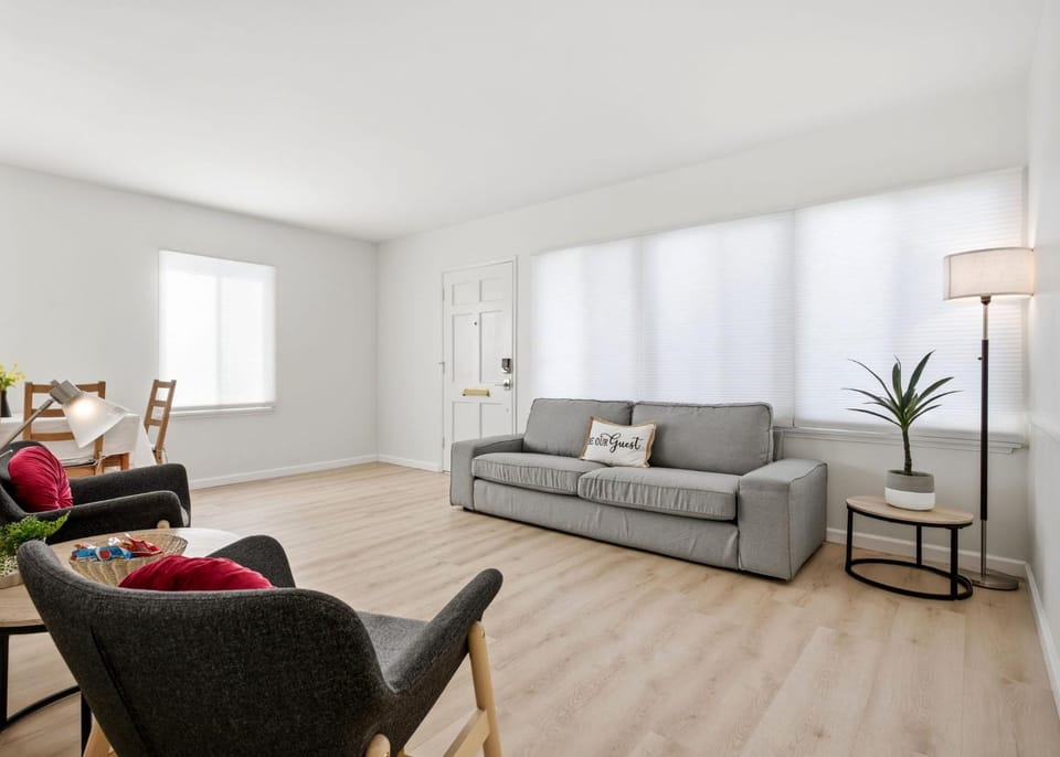 Facade/entrance, Living room, Seating area