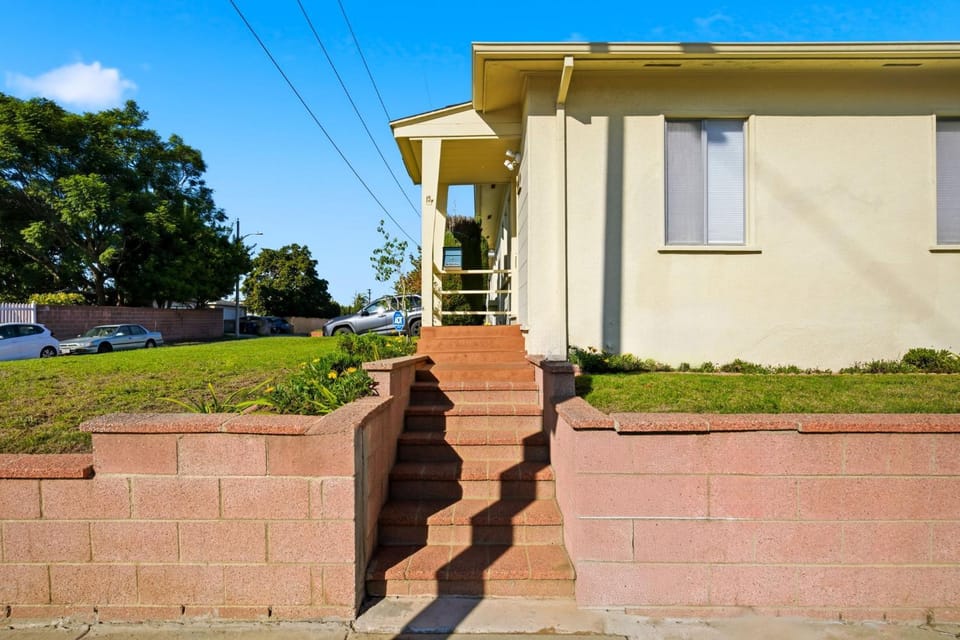 Property building, Facade/entrance, Day, Lobby or reception