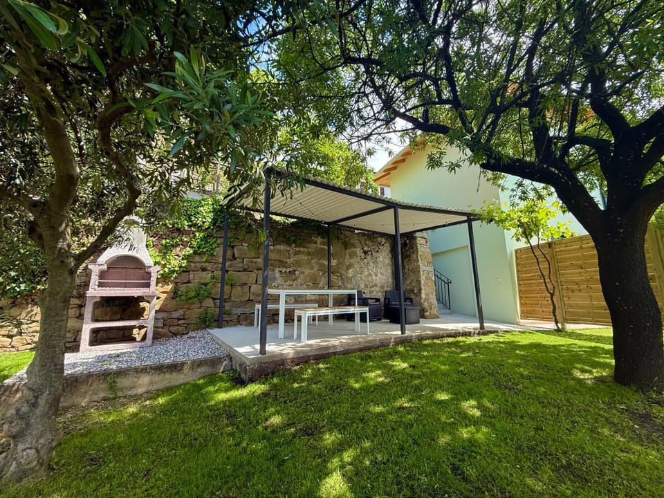 Patio, BBQ facilities, Garden, Balcony/Terrace
