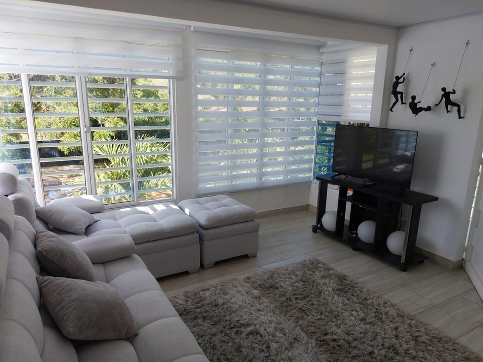 Apartamento con terraza Casa Finca pompano en La Unión Valle con piscina Apartment in Valle del Cauca