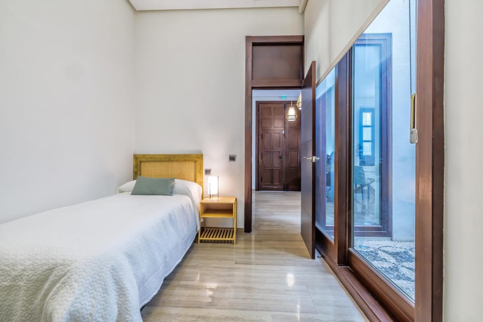 Bed, Photo of the whole room, Bedroom, heating, air conditioner