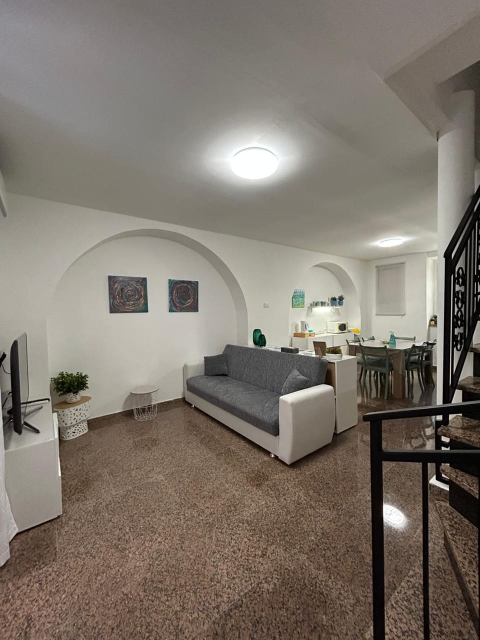 TV and multimedia, Kitchen or kitchenette, Living room, Seating area, Dining area