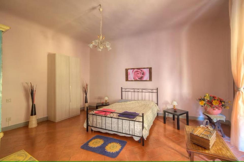 Historical building charming apartment Apartment in Florence