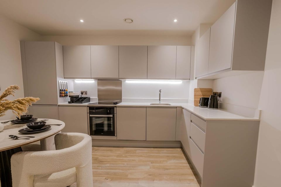 Bianco Suite 2BR with City Views Apartment in Salford
