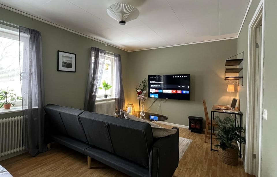 TV and multimedia, Living room, Seating area, internet