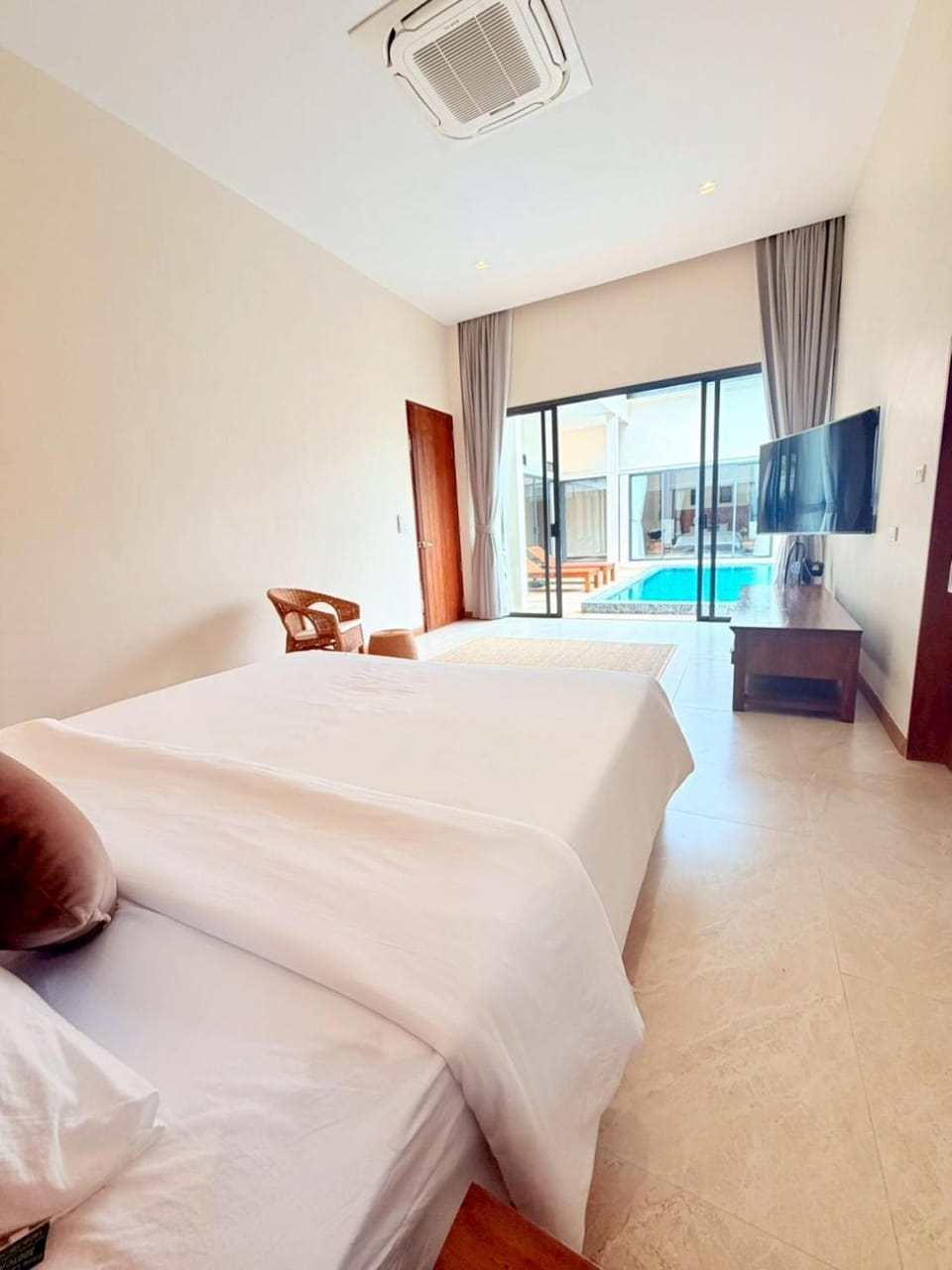 Bedroom, Pool view