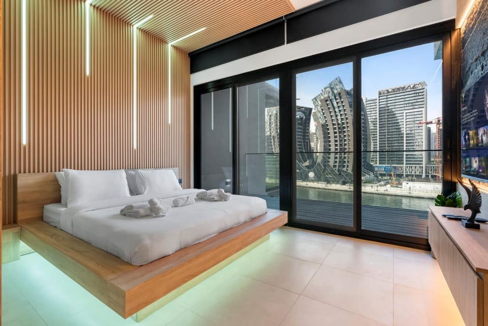 Bed, TV and multimedia, Photo of the whole room, Bedroom, towels