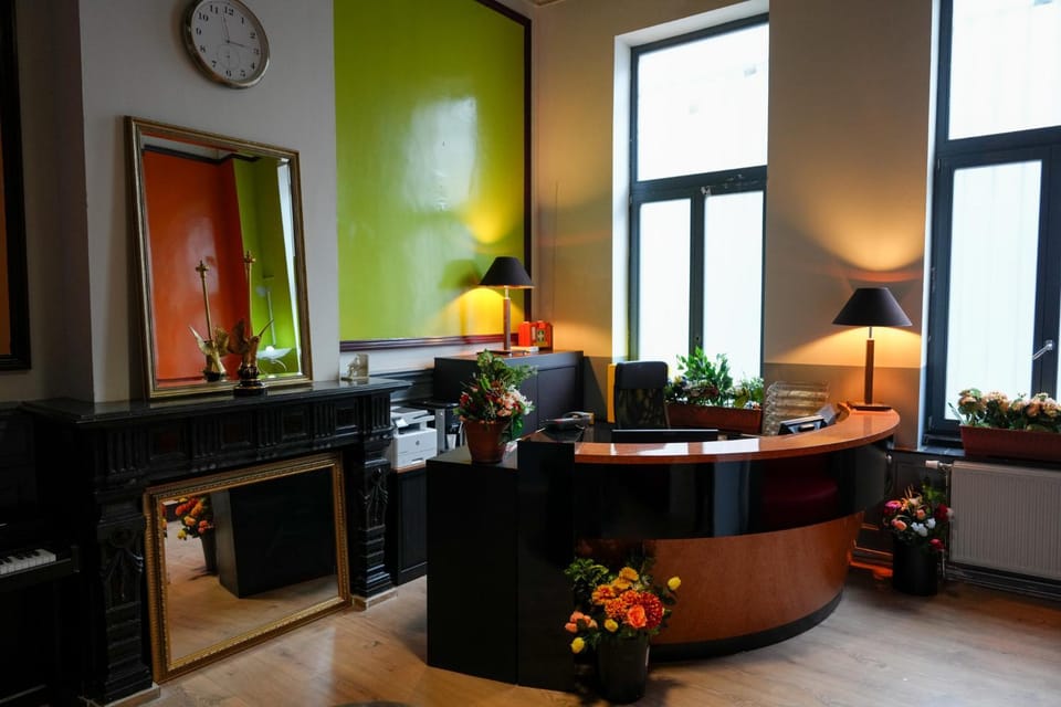 YOUR HOSTEL midi station Hostel in Saint-Gilles