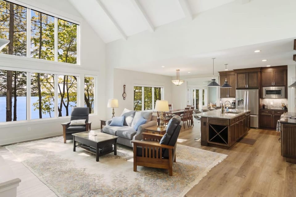 Long Lake Fox Den - Dog Friendly House in Michigan